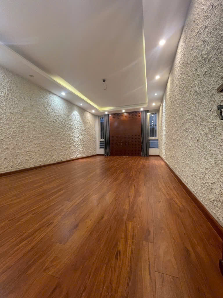 Bán nhà phân lô ngõ 61 lạc trung 4 tầng long lanh vỉa hè ô tô kinh doanh HBT