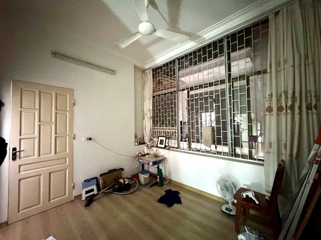 Bán nhà giáp bát 5 tầng dân xây lô góc ô tô thông hoàng mai