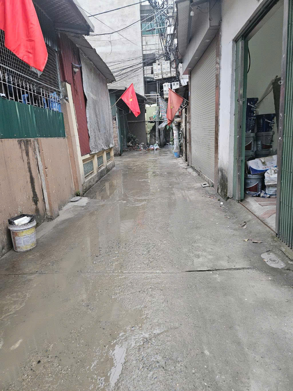 Bán 82M hưng phúc tặng nhà ô tô tránh vào nhà hoàng mai