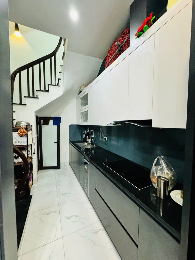 Sổ đỏ chính chủ – nhà lô góc khu quân đội, Lạc Long Quân, 3PN – gần Hồ Tây, giá