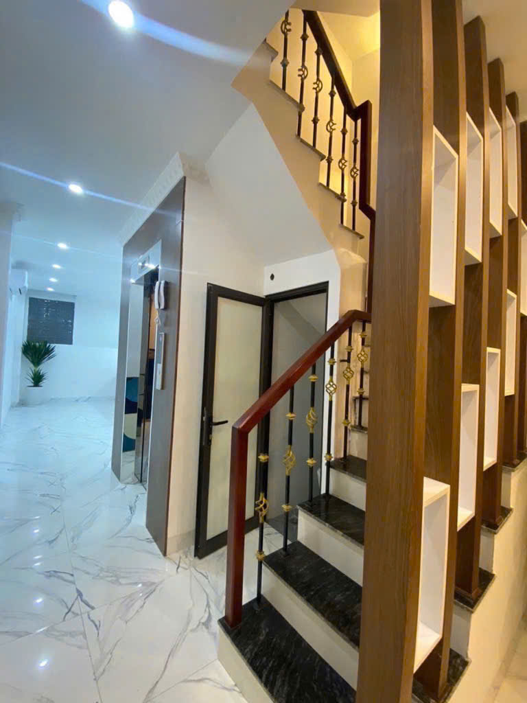 Cực phẩm Hoàng Hoa Thám – 50m² x 7 tầng – Full công năng – Cách phố vài bước