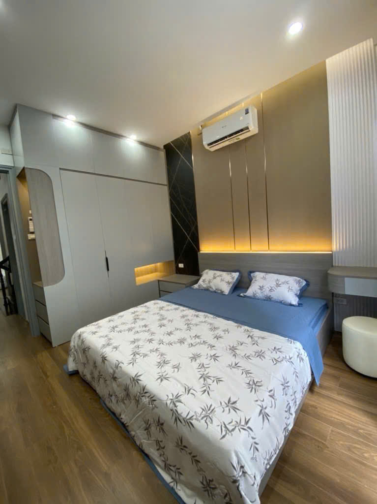 Nhà dân xây Hoàng Hoa Thám – 4 tầng mới đẹp, khu vực hiếm nhà bán!