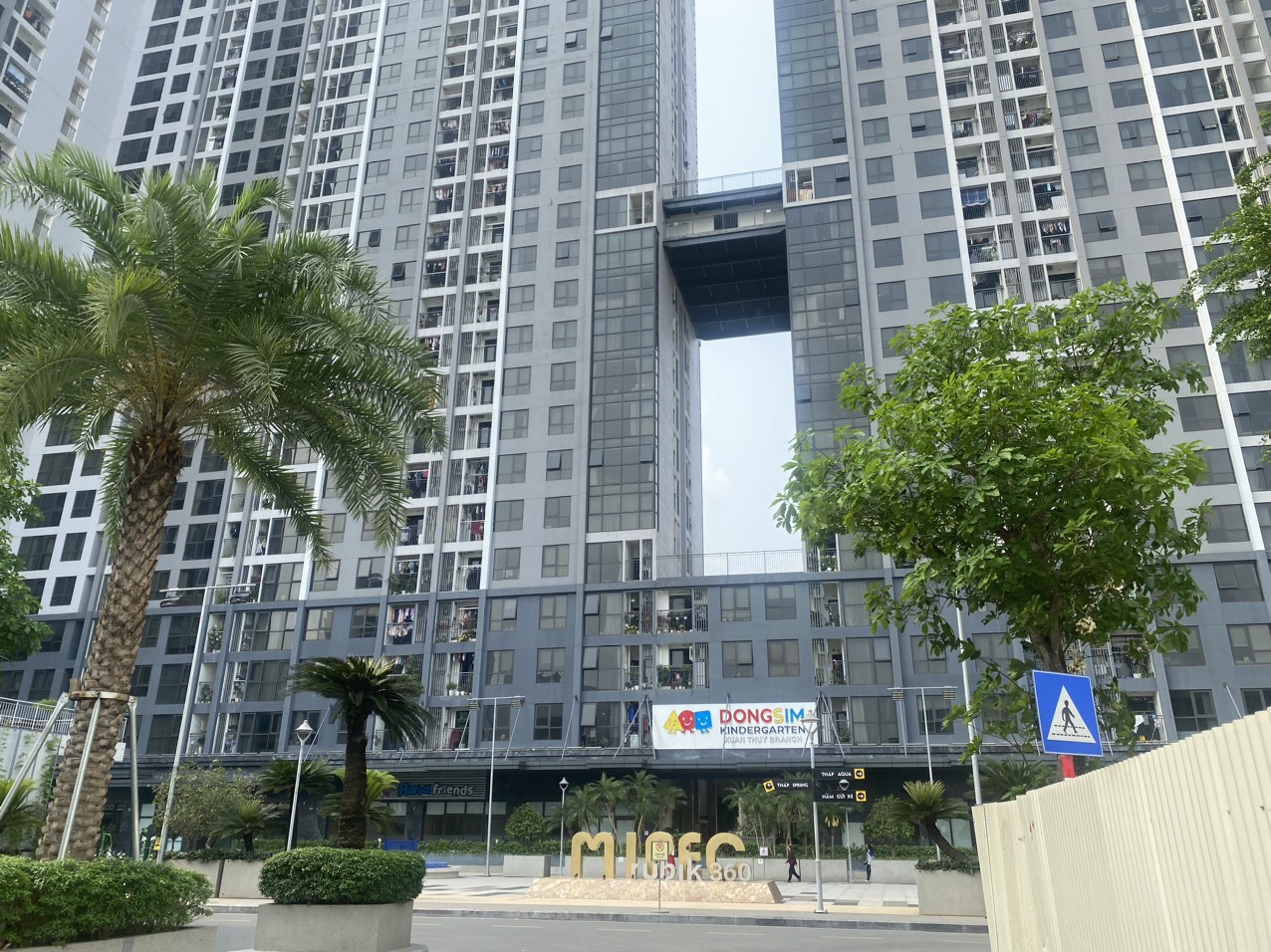 Cho thuê Mặt Bằng Kinh doanh chân đế tòa Mipec Rubik đường Xuân Thủy, Cầu Giấy
