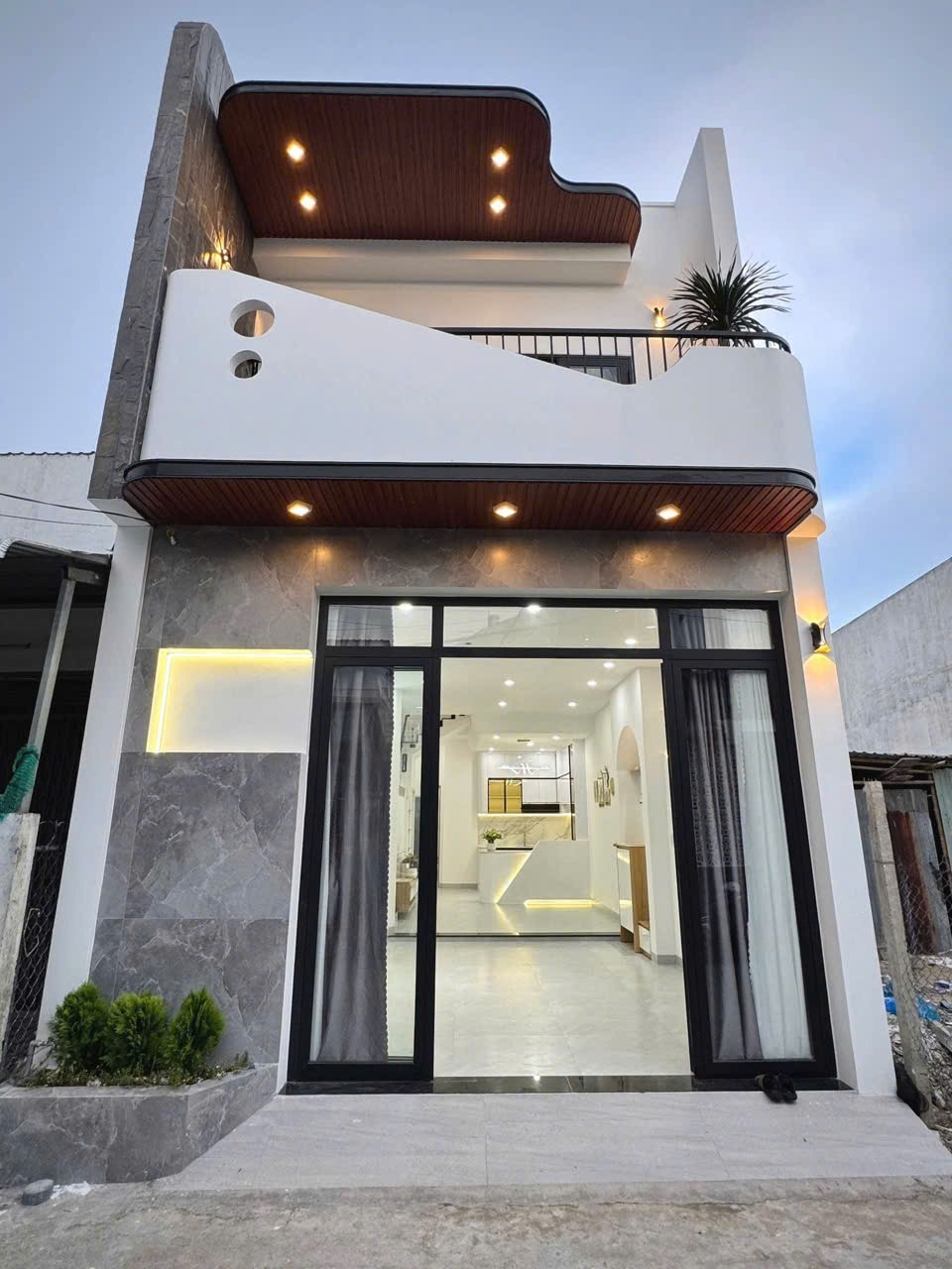 GIÁ CHỈ 2 TỶ3 - 95M² - NHÀ PHỐ THỜI THƯỢNG, SHR, MT RỘNG, THUẬN TIỆN KINH DOANH,