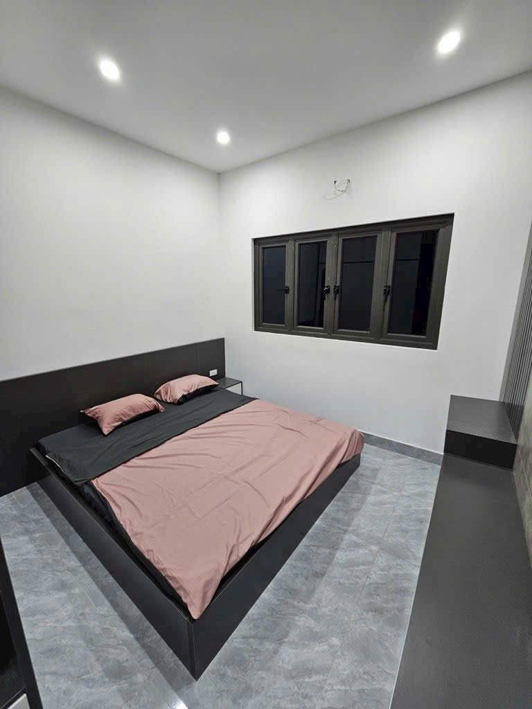 Bán nhà tam trinh 4 tầng long lanh ở nga gần phố hoàng mai