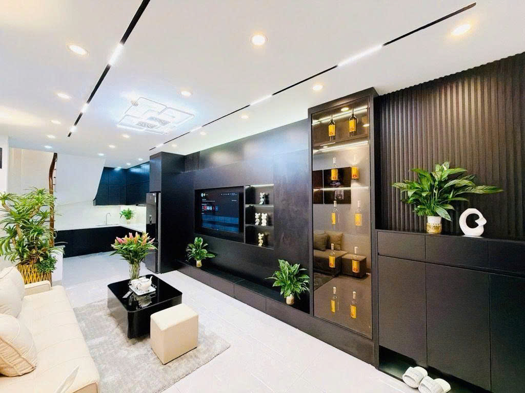 Bán nhà ngõ quỳnh 5 tầng long lanh ô tô cách 50M hai bà trưng