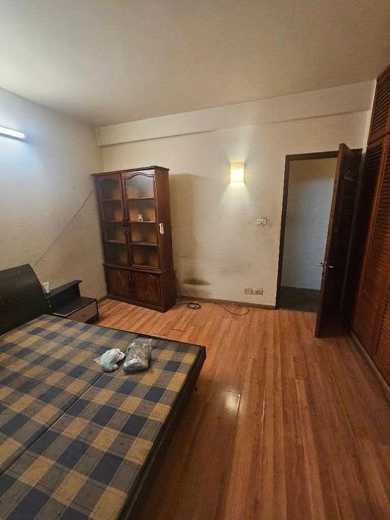 Bán nhà phân lô yên lạc 4 tầng dân xây ô tô nhỏ vào nhà sát phố hai bà trưng