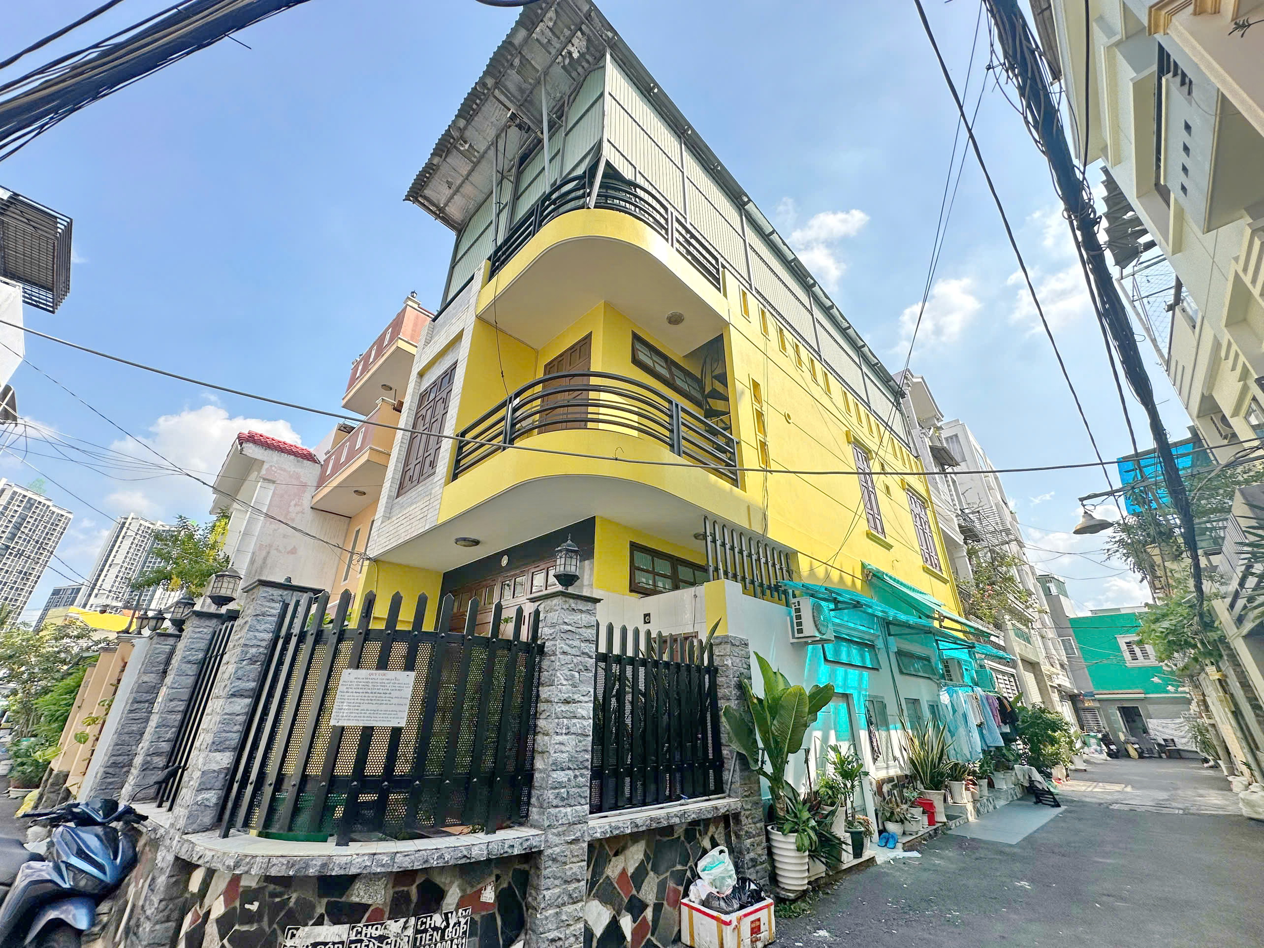 Bán nhanh dãy trọ 10x16 góc HXH Huỳnh Tấn Phát Quận 7