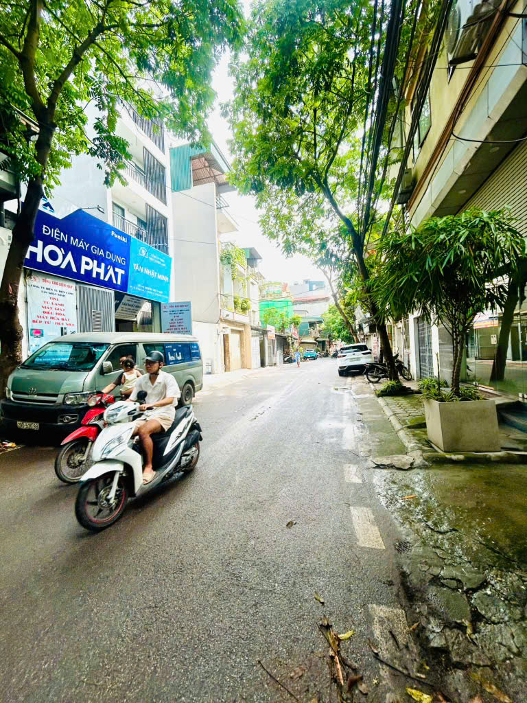 Bán 92M lĩnh nam tặng nhà lô góc nhiều ô tô tránh hoàng mai