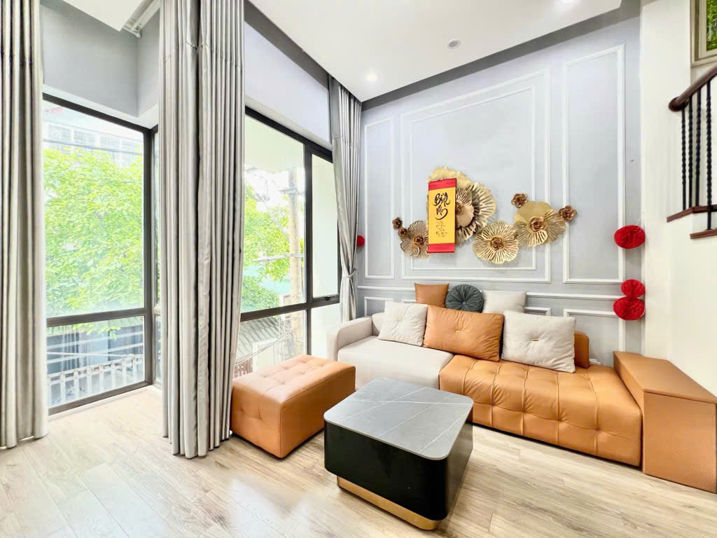 BÁN NHÀ LÔ GÓC, NGÕ NÔNG – Ô TÔ VÀO NHÀ – 41M² – LONG BIÊN – GIÁ 7.95 TỶ