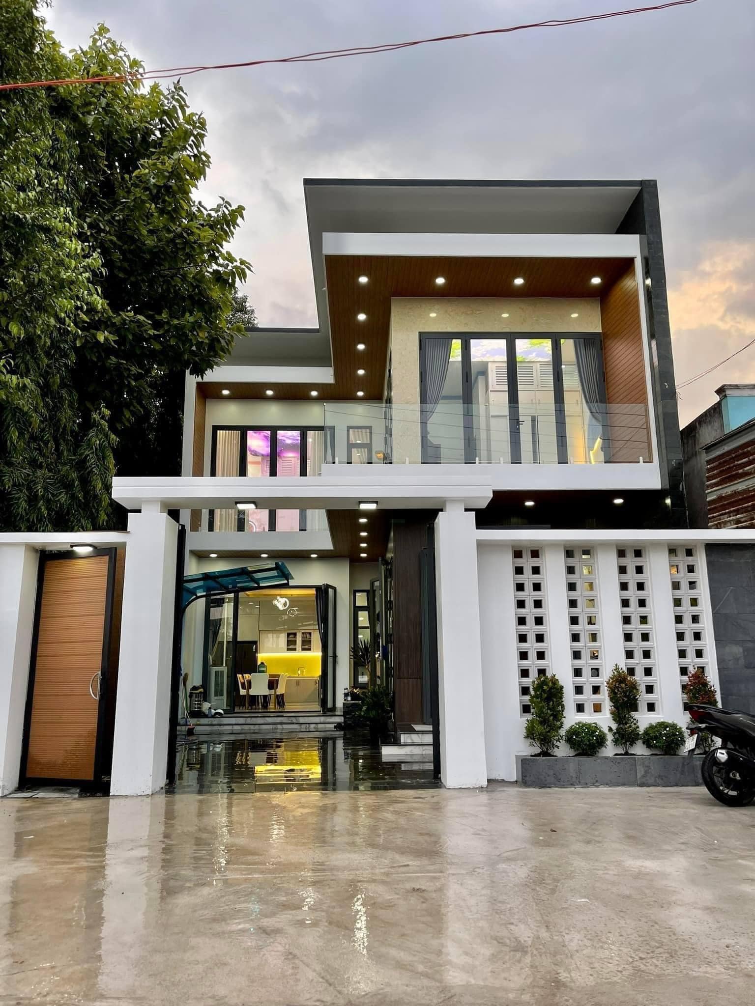 NHÀ PHỐ SANG TRỌNG 90M² – 2TỶ3 – KDC ĐÔNG ĐÚC – THUẬN TIỆN KINH DOANH