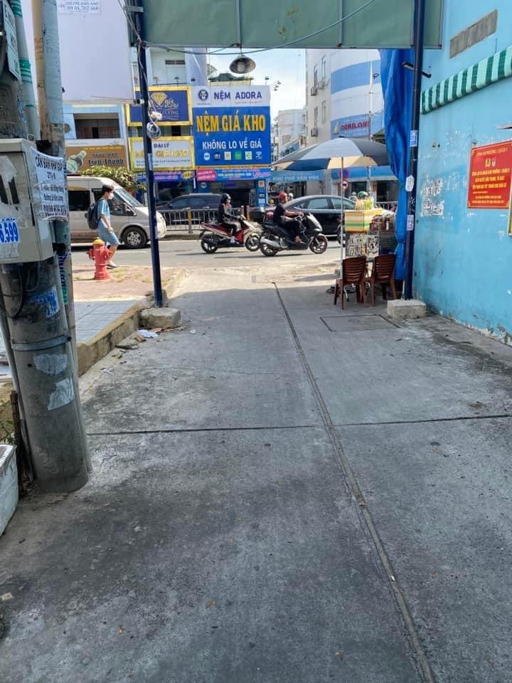 Bán nhà Hẻm xe hơi, hẻm 4m cụt , đường Nguyễn Văn Cừ, P.1, Q5 (gần cầu Nguyễn Văn Cừ)