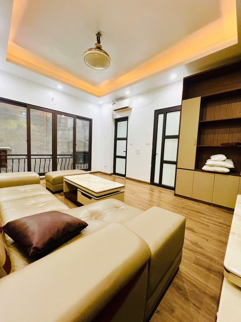 Sát phố, cạnh Hồ Tây – Nhà 5 tầng kiên cố, tiện ích ngập tràn – Giá mềm