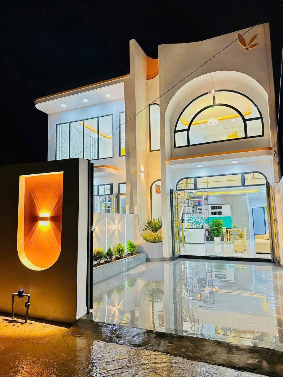 BÁN NHÀ 1 TRỆT 1 LẦU - TRUNG TÂM P4 - TÂN AN - DT 85m2 - GIÁ 2.2 TỶ - SHR