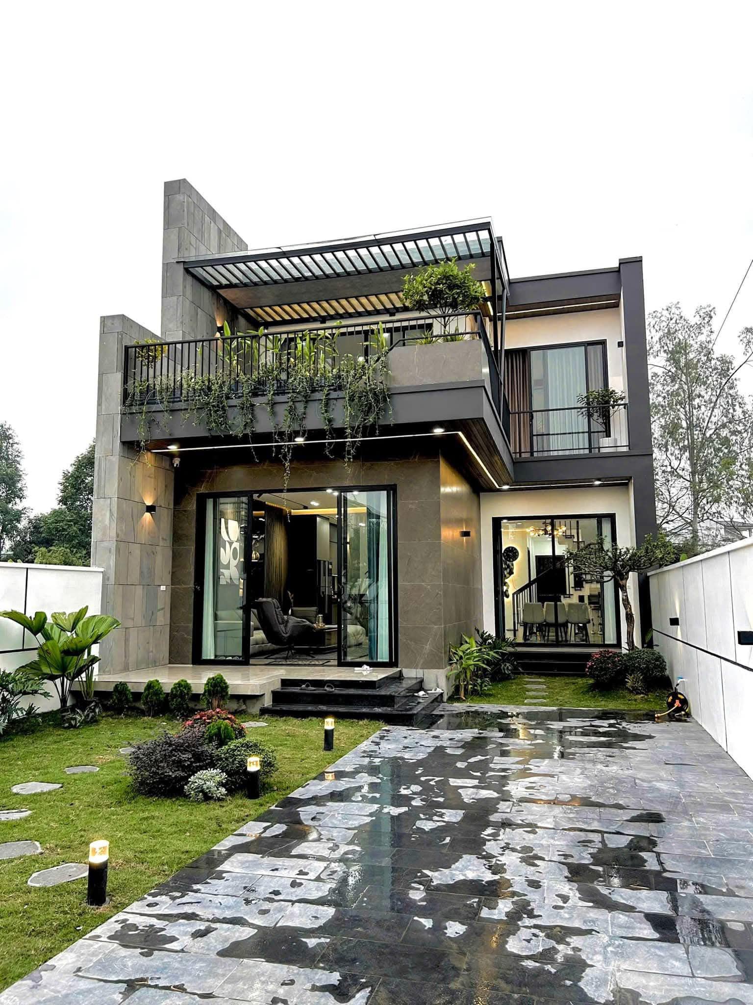 NHÀ PHỐ 110M², SHR, MẶT TIỀN 8M, SÂN Ô TÔ RỘNG, TIỆN KINH DOANH, 2.6 TỶ.