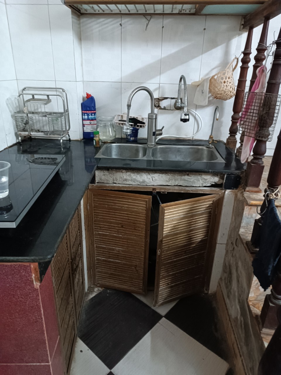 Cần cho thuê nhà riêng 4 tầng, gần ĐH KTQD, XD, BKHN