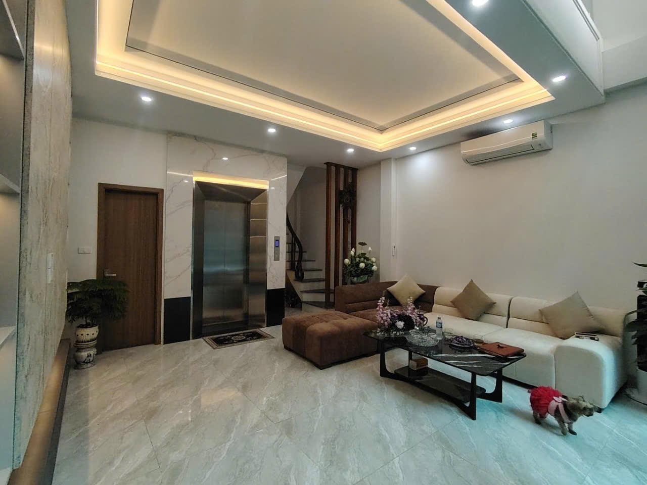 BÁN NHÀ PHỐ HOA LÂM, LONG BIÊN – DIỆN TÍCH 40M² – GIÁ CHỈ 5.72 TỶ – NHÀ ĐẸP