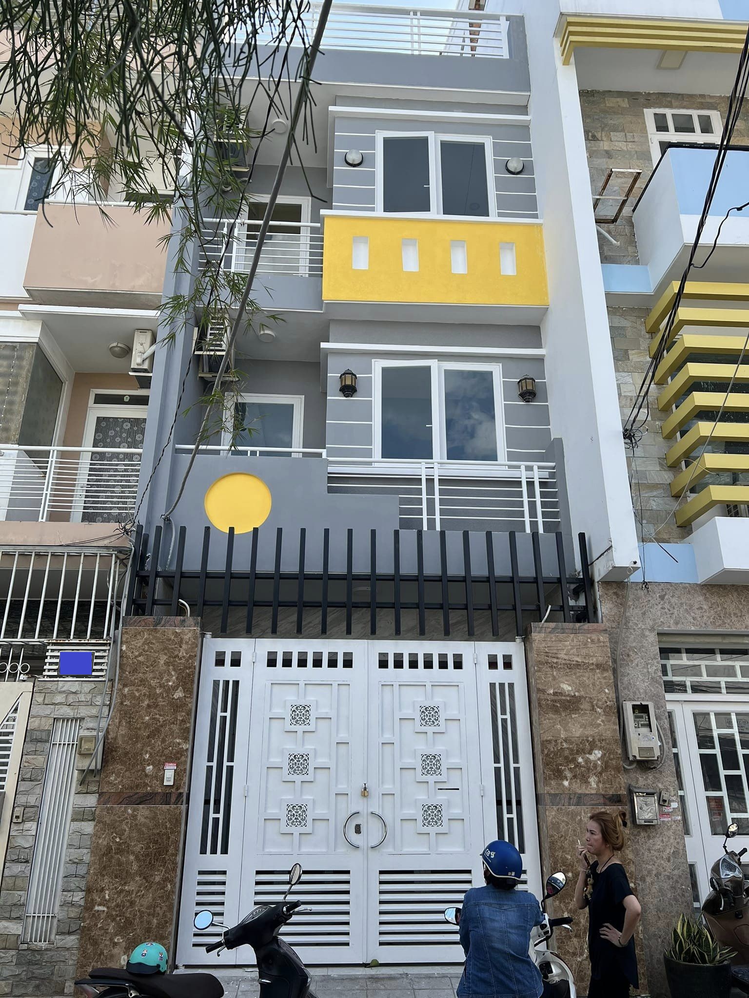 Cần Tiền Mua Oxy Thở GẤP, Nhà 4 Tầng Quận 7 mới tinh, Xe hơi ngủ trong nhà