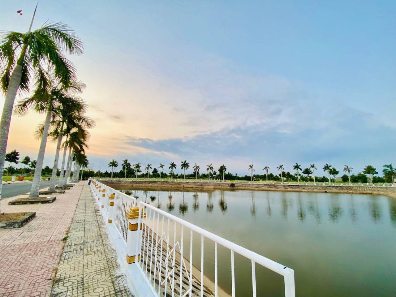 CHÍNH CHỦ BÁN GẤP LÔ ĐẤT NẰM NGAY KHU VỰC TRUNG TÂM