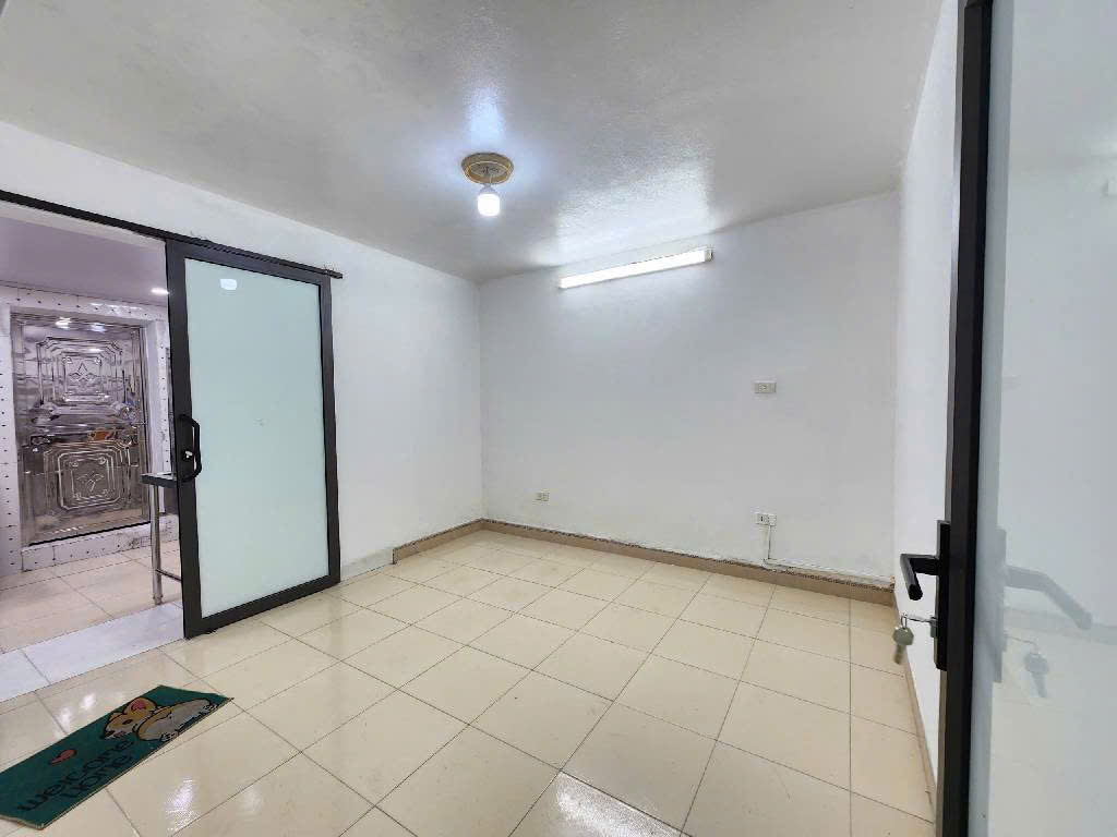 Bán nhà tập thể tầng 1 quỳnh mai 85M ô tô tránh kinh doanh hai bà trưng