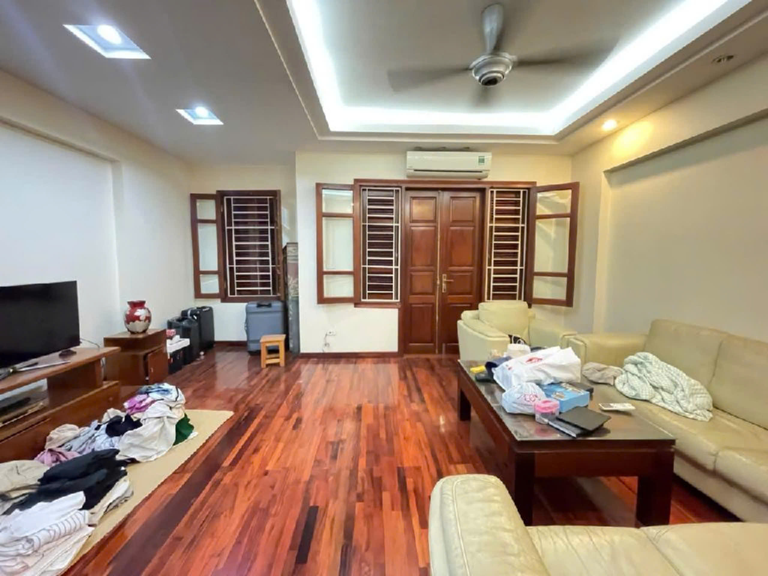 Bán nhà biệt thự tam trinh 4 tầng long lanh vỉa hè 3 ô tô tránh đỗ ngày đêm KD h