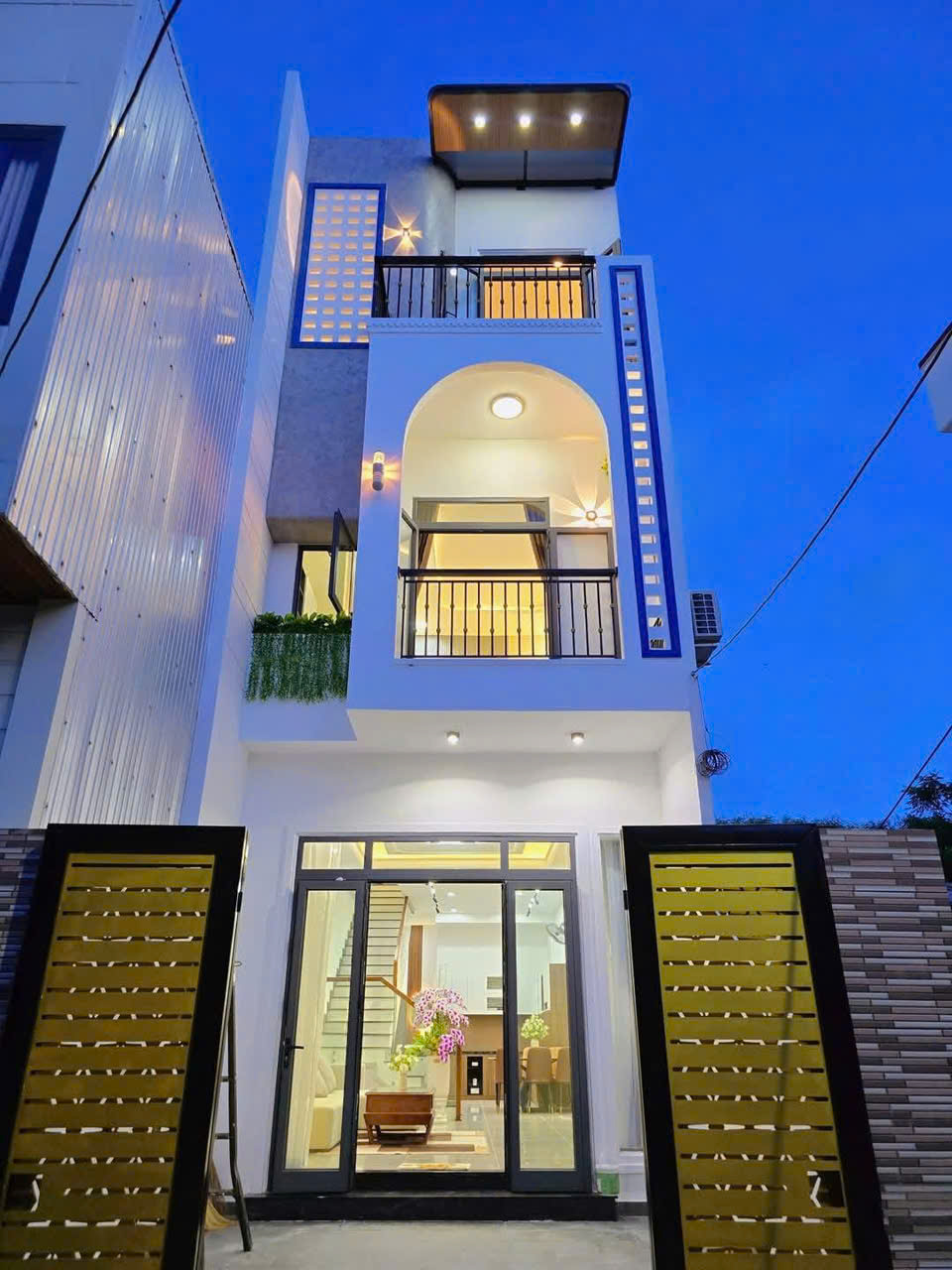 BÁN NHÀ 1 TRỆT 2 LẦU - TRUNG TÂM P4 - TÂN AN - DT 85m2 - GIÁ 2.4 TỶ - SHR