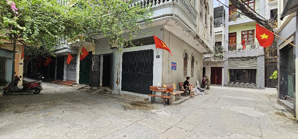 Bán nhà lương khánh thiện 5 tầng thang máy long lanh phân lô ô tô đỗ cửa HM