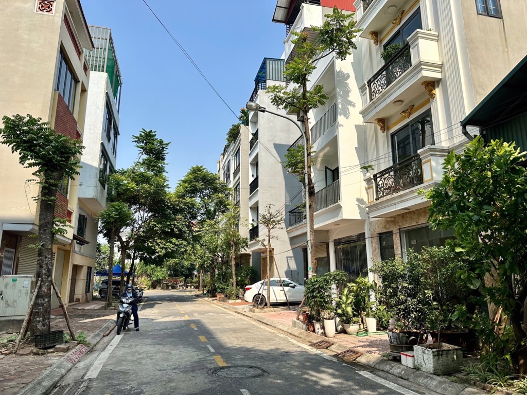 Bán đất thạch bàn 68M khu TĐC vỉa hè ô tô dừng đỗ ngàyđêm view vườnhoa long biên