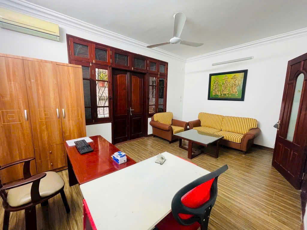 Bán nhà phân lô lê thanh nghị 5 tầng ô chờ thang máy 10m ra phố kinh doanh HBT