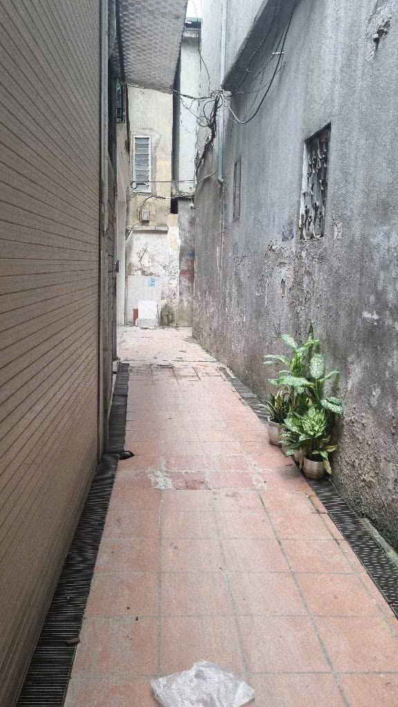 VỊ TRÍ CỰC ĐẸP – CHỈ VÀI BƯỚC RA PHỐ LA THÀNH