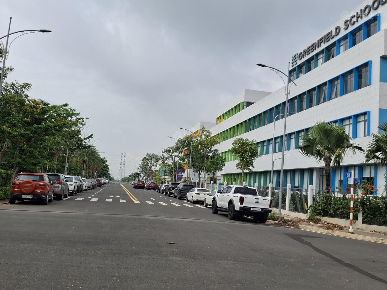 Bán 2 lô liền kề 5*20m 1tỷ750/lô Gem Sky World sổ hồng công chứng ngay