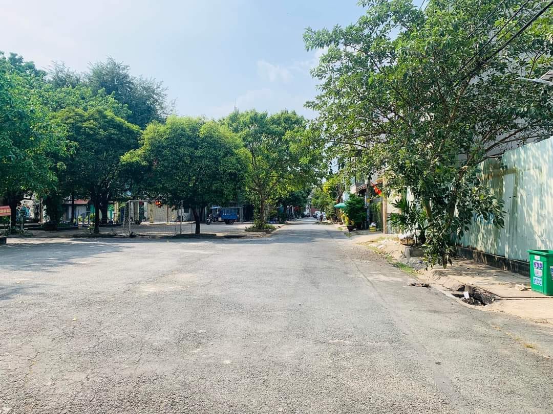 QUẬN 12 HẺM 8M CÓ VỈA HÈ KHU PHÂN LÔ 100M2 GIÁ CHỈ 6,8 TỶ