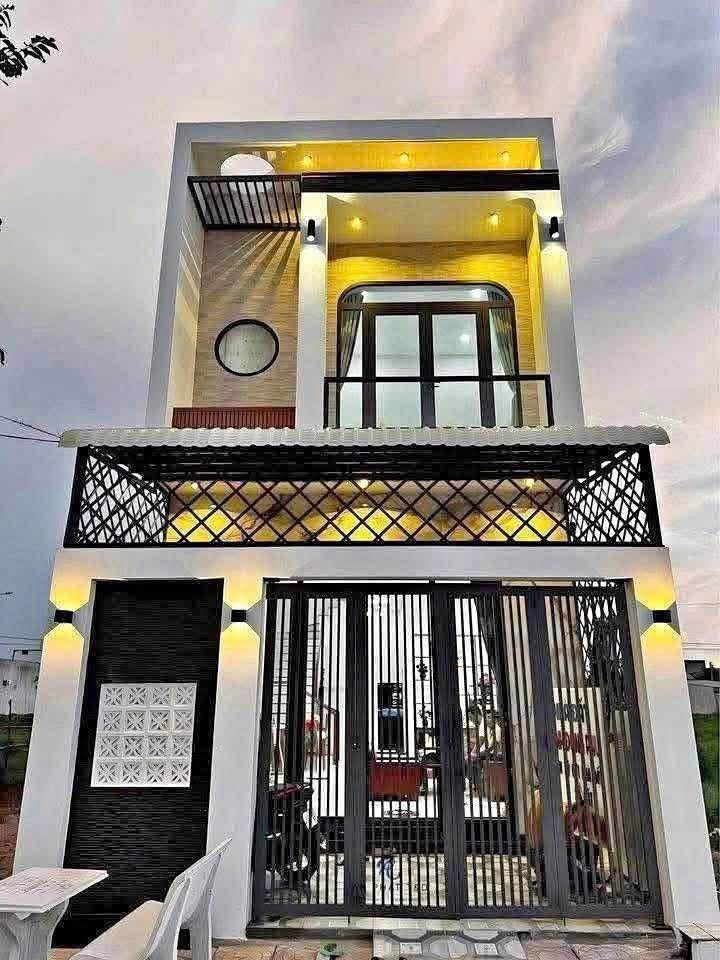 NHÀ 1 TRỆT 1 LẦU – DT 104M2 – GIÁ 2 TỶ 4 – NGAY ĐƯỜNG ĐT 826 - LONG AN