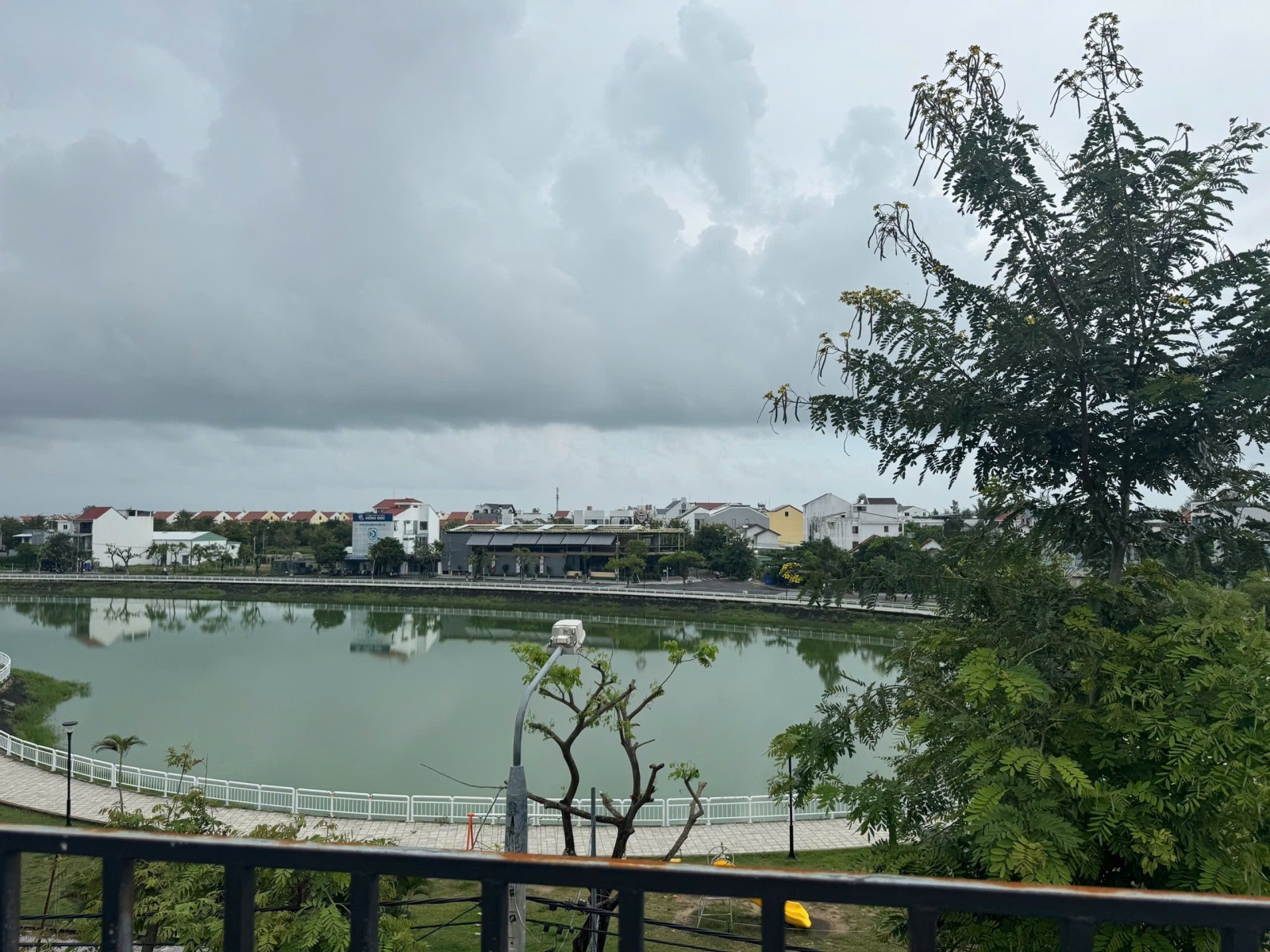 3x tỷ có nhà 2 tầng 570mv view hồ Trảng Kèo, buôn bán/ cho thuê đc ngay.