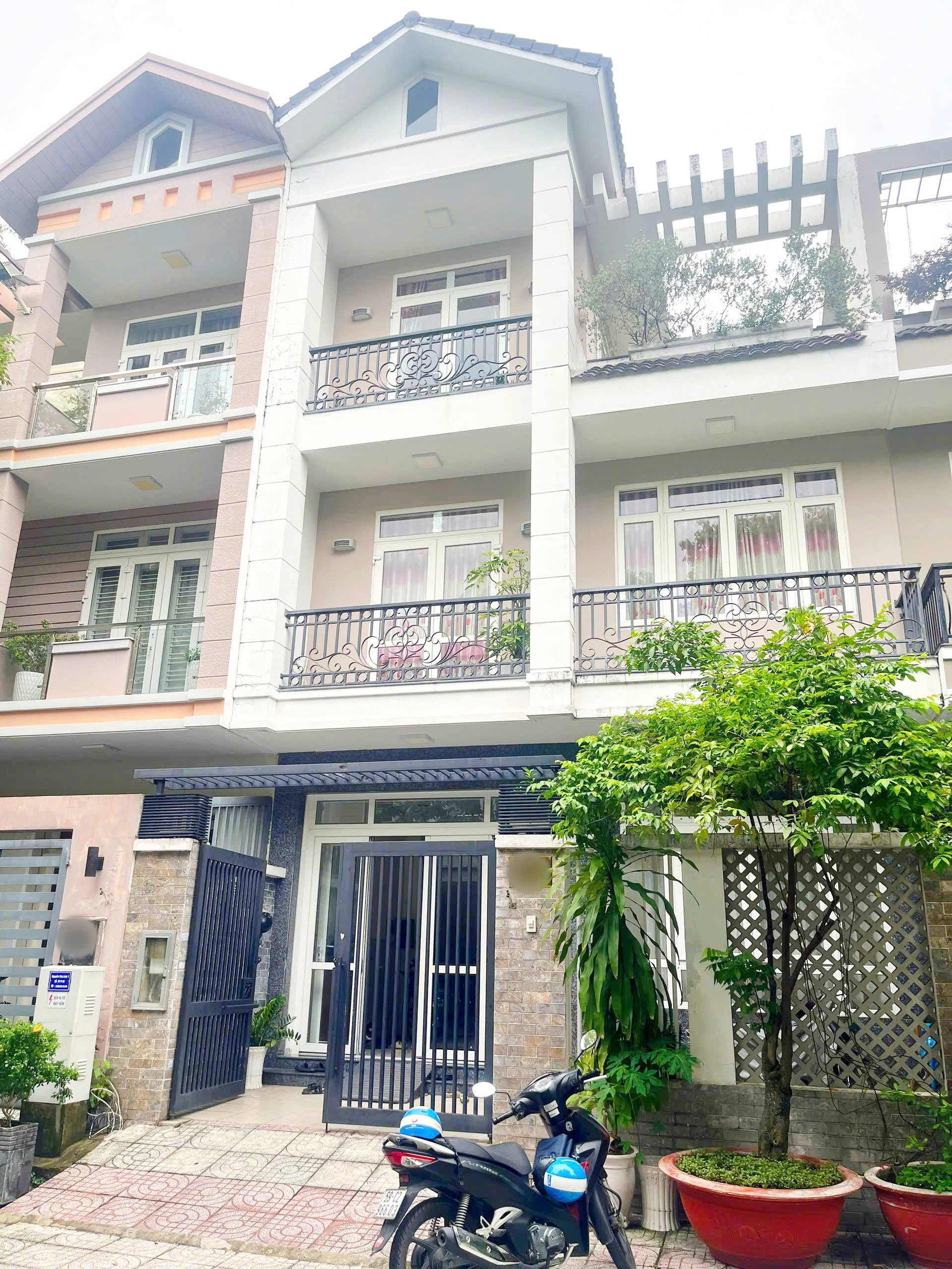 Nhà phố KDC Sadeco ven sông Q7 - Giá chỉ 22 tỷ