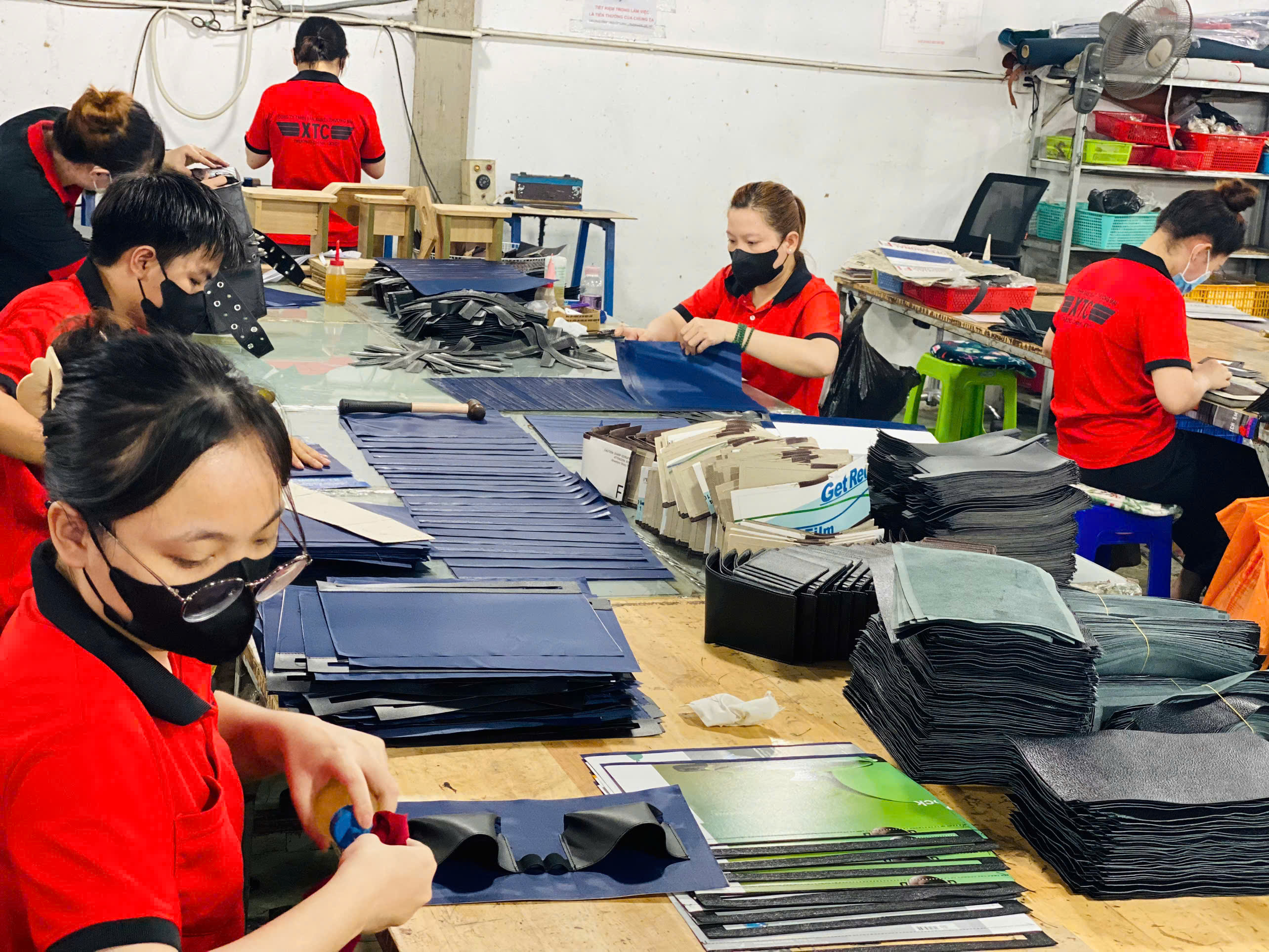 Sản Xuất Quà Tặng Đại Hội Bằng Da Cao Cấp – Giao Hàng Toàn Quốc