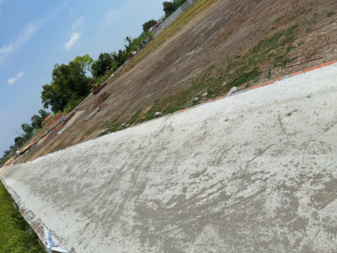 BÁN ĐẤT TP GÒ CÔNG-TIỀN GIANG, MT QL 50, GIÁ 500TR CHO 100M2, SHR 