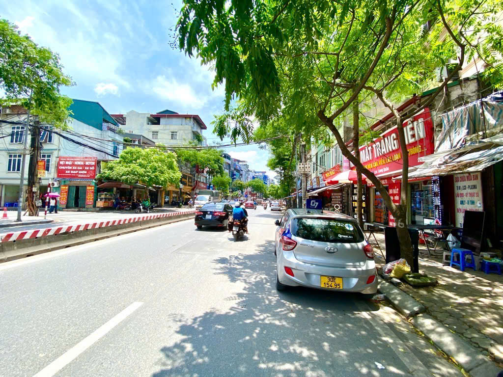 Bán gấp mặt phố Lạc Long Quân - Mặt tiền siêu rộng - Vị trí cực hiếm