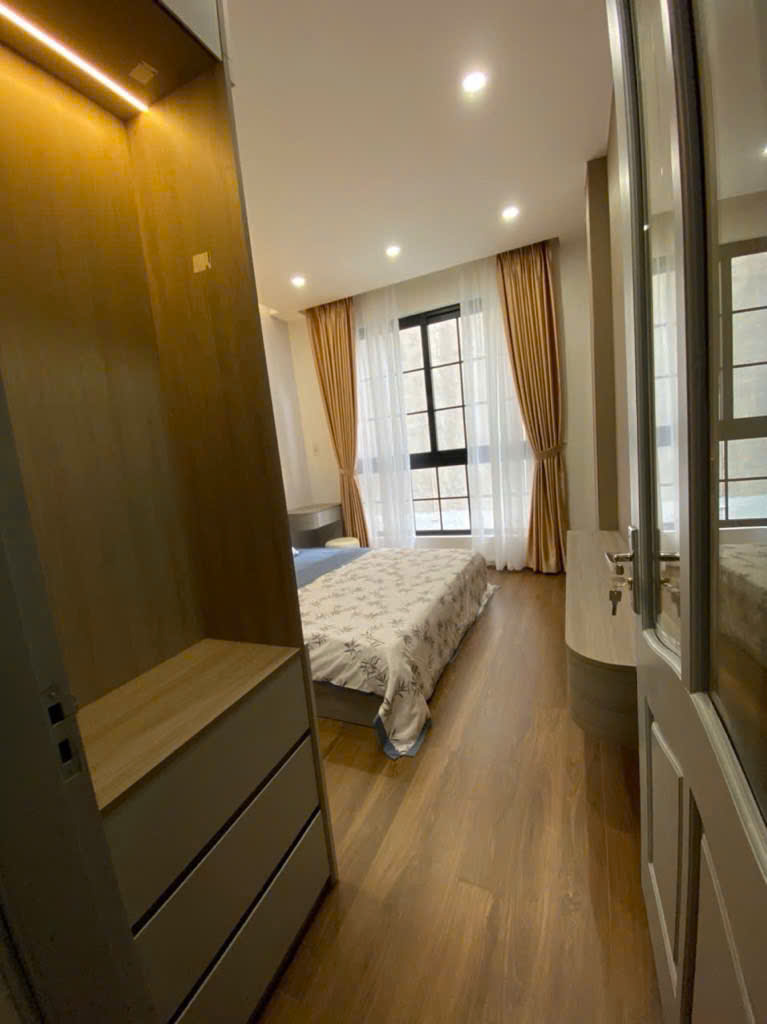 BÁN NHÀ MỚI ĐẸP PHỐ HOÀNG HOA THÁM – SÂN RỘNG, 4 PHÒNG NGỦ, FULL NỘI THẤT