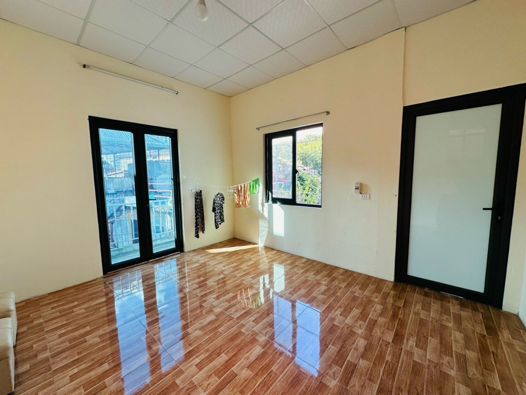 Bán nhà đông tác 3 tầng thang máy lô góc 3 mặt tiền ô tô KD ngày đêm đống đa