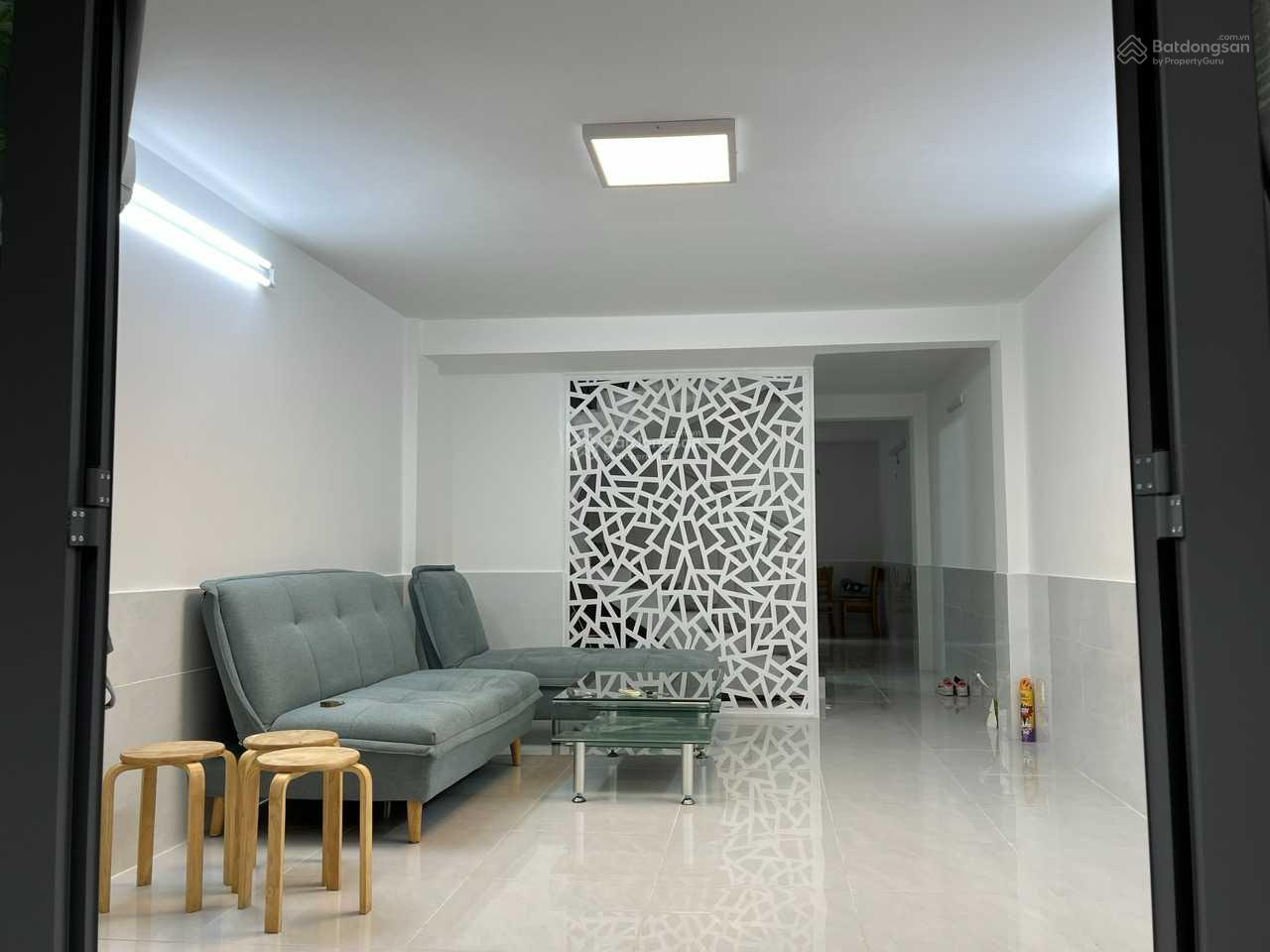 Bán nhà trong chung cư cán bộ hẻm xe hơi, vị trí vàng, sầm uất nhất Quận 1