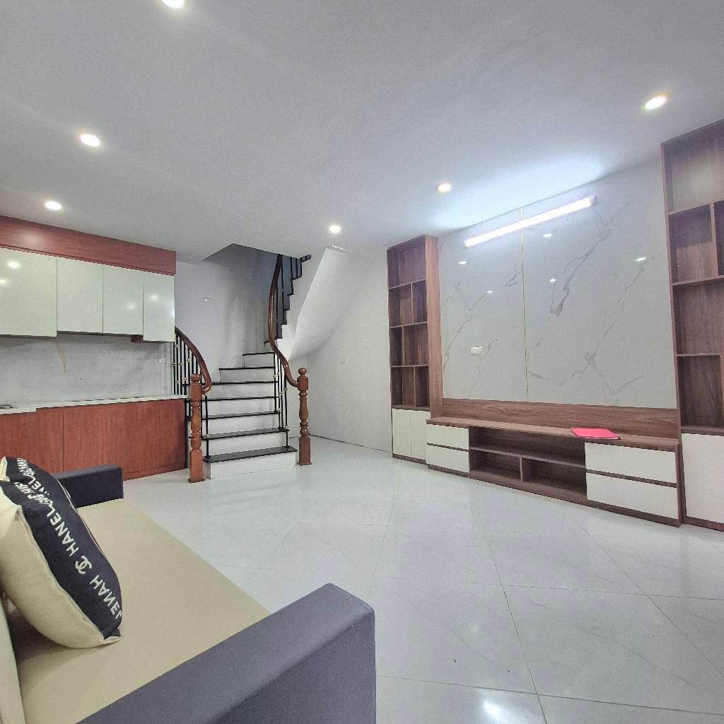 4.35 tỷ bán nhà thanh lân 3 tầng long lanh ở ngay hoàng mai