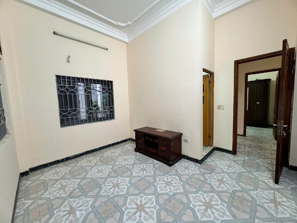 Bán nhà giáp bát 4 tầng dân xây lô góc gần phố hoàng mai