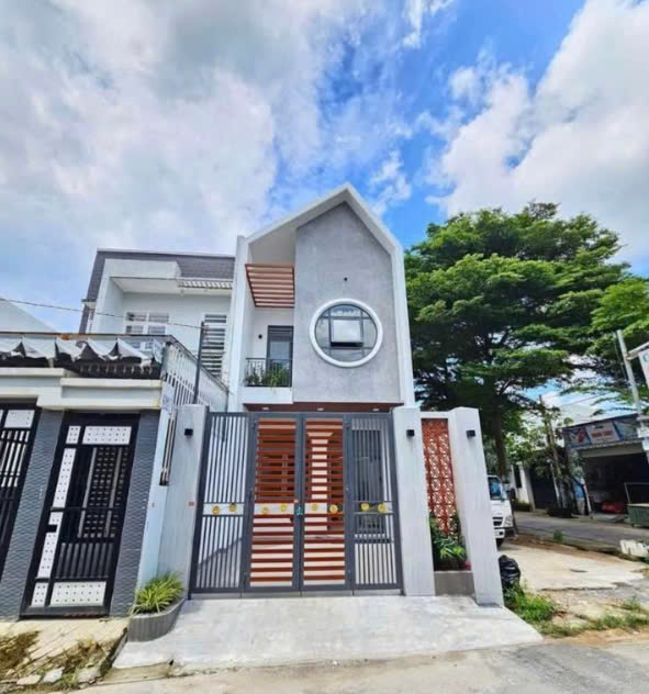 BÁN NHÀ PHỐ MT PHẠM VĂN HAI, BÌNH CHÁNH – SHR GIÁ CHỈ 2 TỶ 8