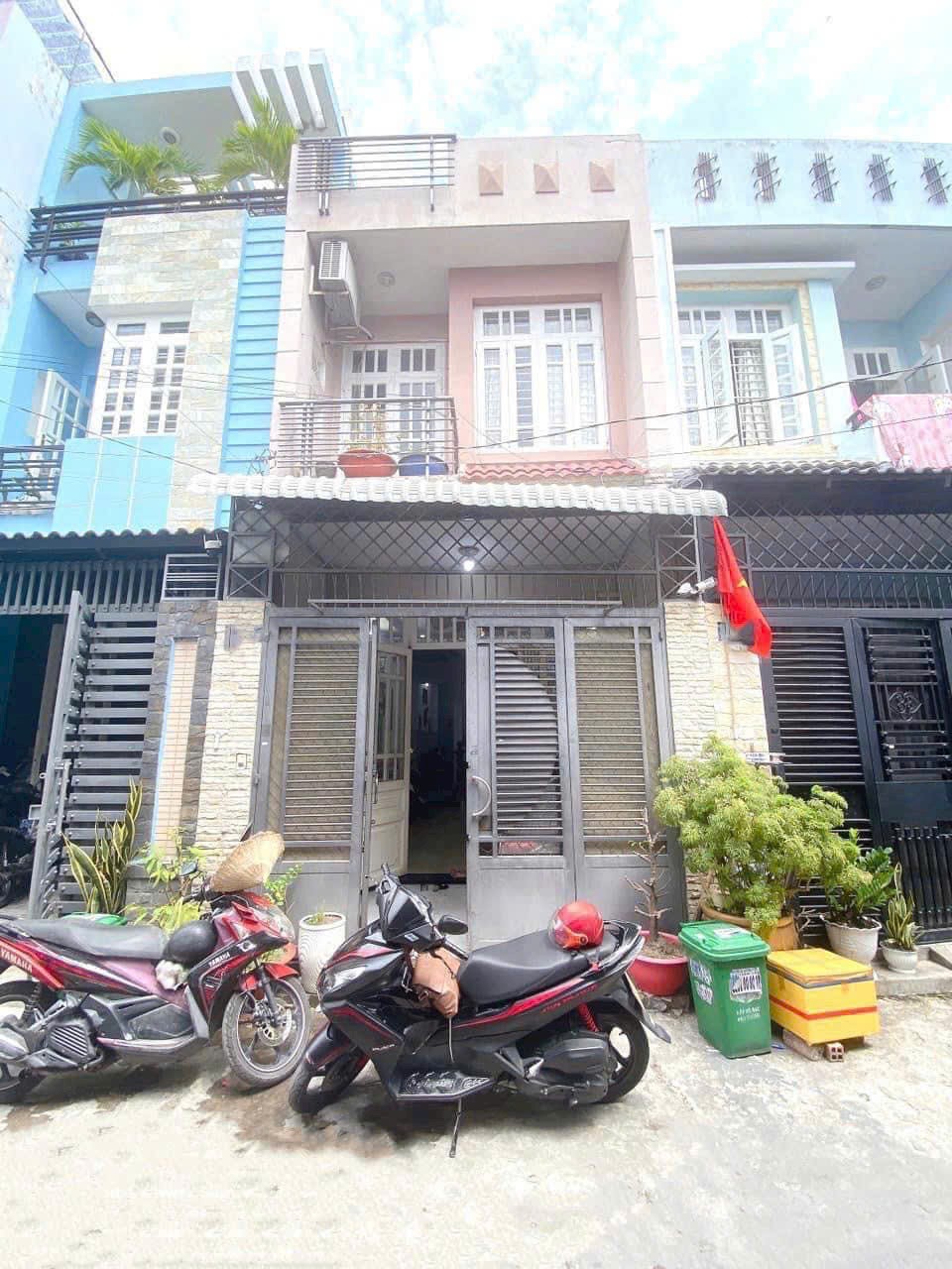 Nhà hẻm đường số 4,Bình Hưng Hòa A,Bình tân dt 64m2 1 lầu 2pn 2wc giá 5 tỷ 050 t