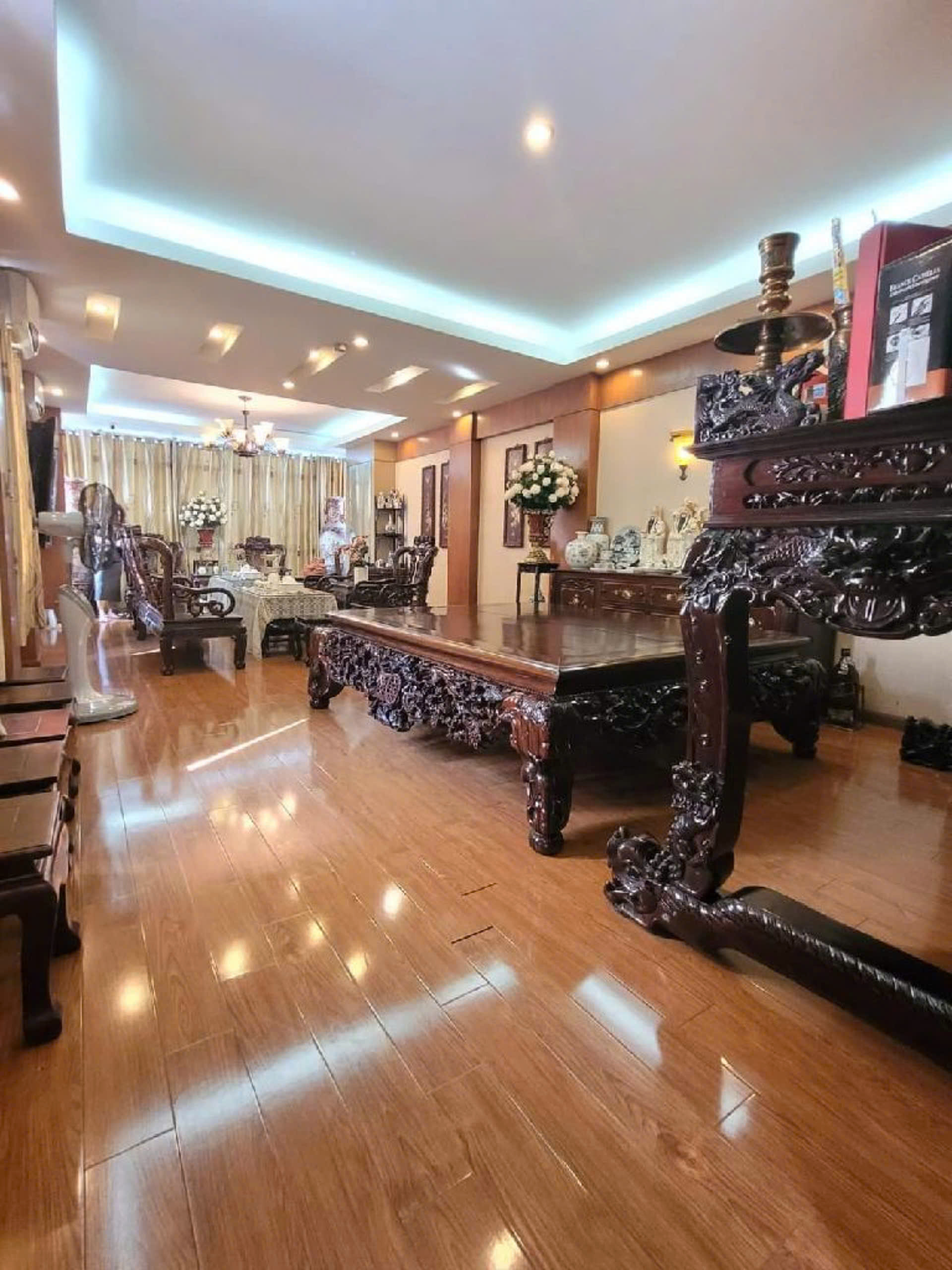 Bán nhà mặt phố thi sách 10 tầng thang máy ô tô dừng đỗ kinh doanh ngày đêm HBT