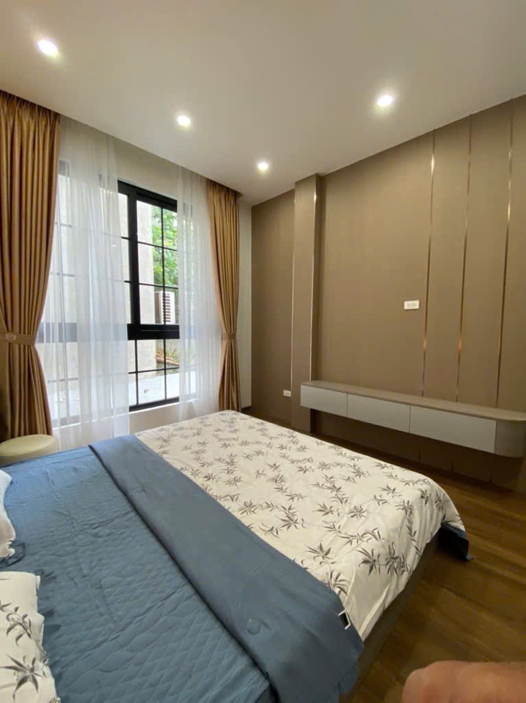 Bán nhà mới đẹp Hoàng Hoa Thám – 4PN, full nội thất, sân riêng rộng, giá cực hợp