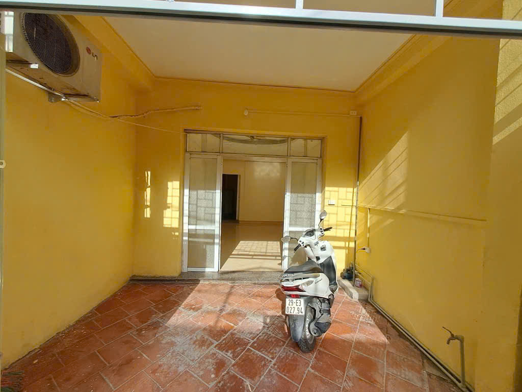 Ngõ nông – ô tô vào tận nơi – 12tr/tháng cho thuê, sổ đỏ chính chủ