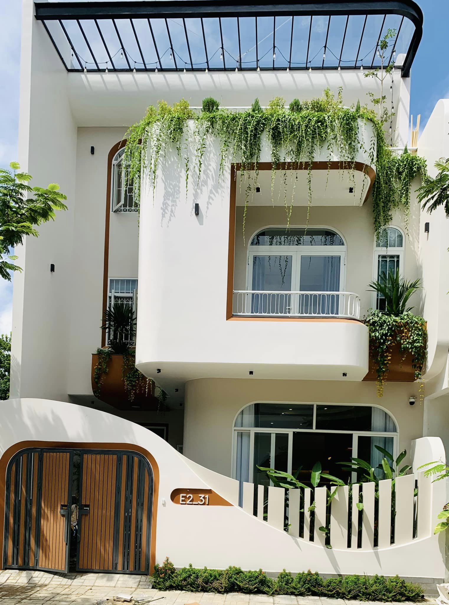 NHÀ PHỐ HIỆN ĐẠI – DT 95M² – GIÁ CHỈ 2 TỶ 3 – SHR – GẦN KHU ĐÔ THỊ 5 SAO – MT 8M