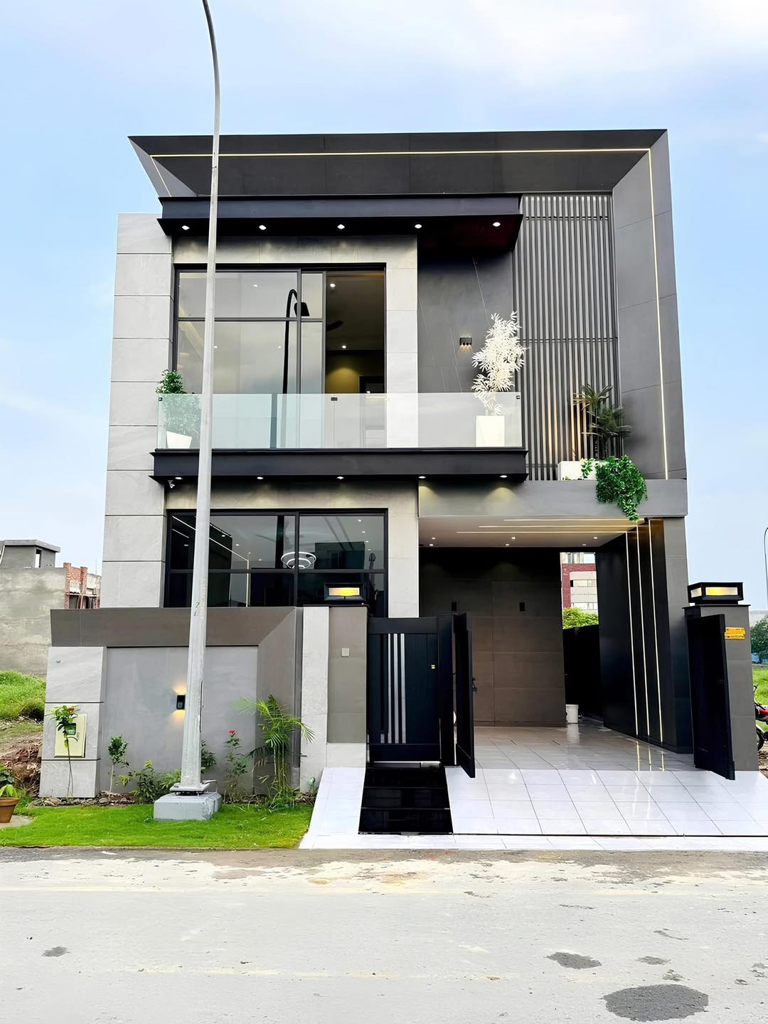 NHÀ PHỐ 95M² KDC SẦM UẤT, HOÀN CÔNG, VỊ TRÍ ĐẸP, GIÁ CHỈ 2.3 TỶ.